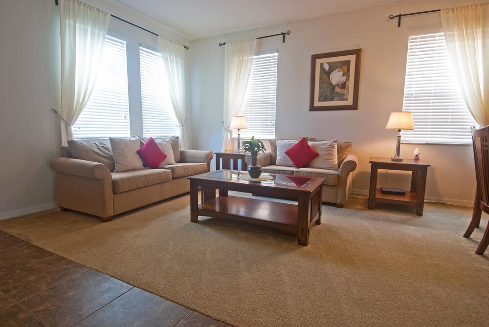 South facing Pool With Spa & Games Room - photo 21