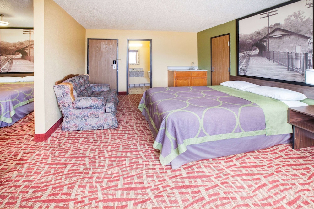Super 8 by Wyndham Van Buren Ft. Smith Area - photo 14