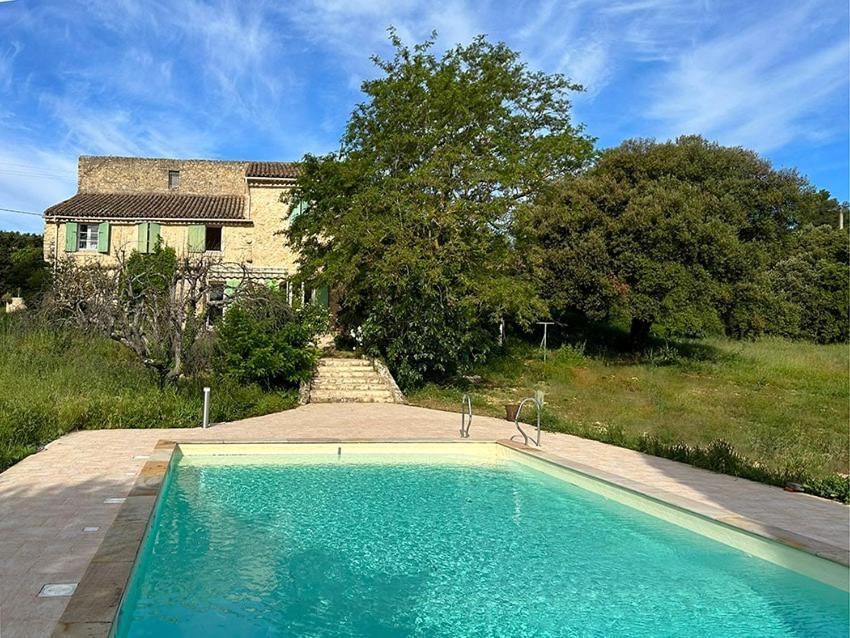 Authentique Mas Provencal Avec Piscine — 4-Star Luxury Hotel in Beaumont-De-Pertuis, France