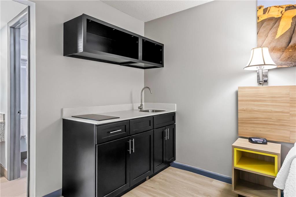 Days Inn by Wyndham Salina South - photo 30
