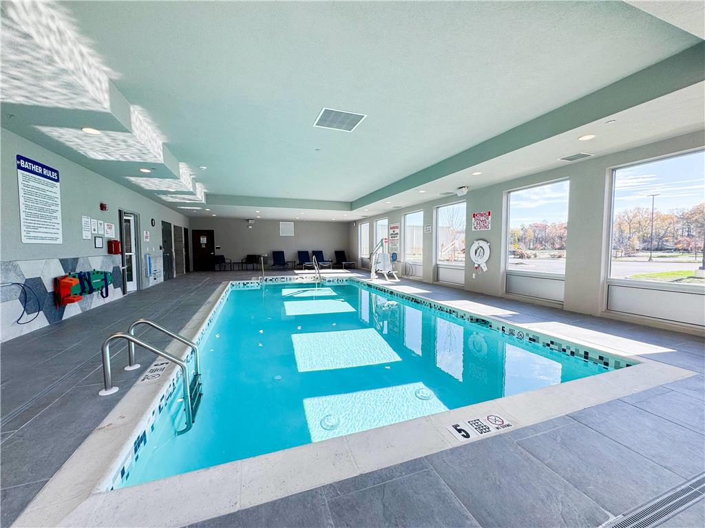 La Quinta Inn & Suites by Wyndham Mount Laurel Moorestown - photo 14