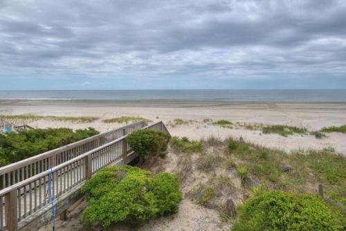 A Sandy Feet Retreat - photo 6