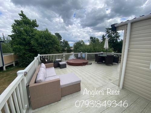 Anglers Rest with Hot Tub and Private Fishing Peg in Lincoln, United Kingdom