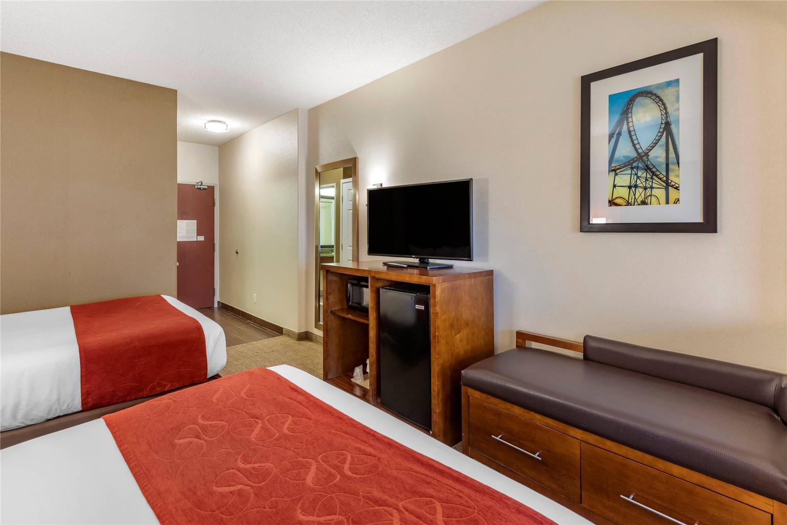 Comfort Suites Near Six Flags Magic Mountain - photo 20