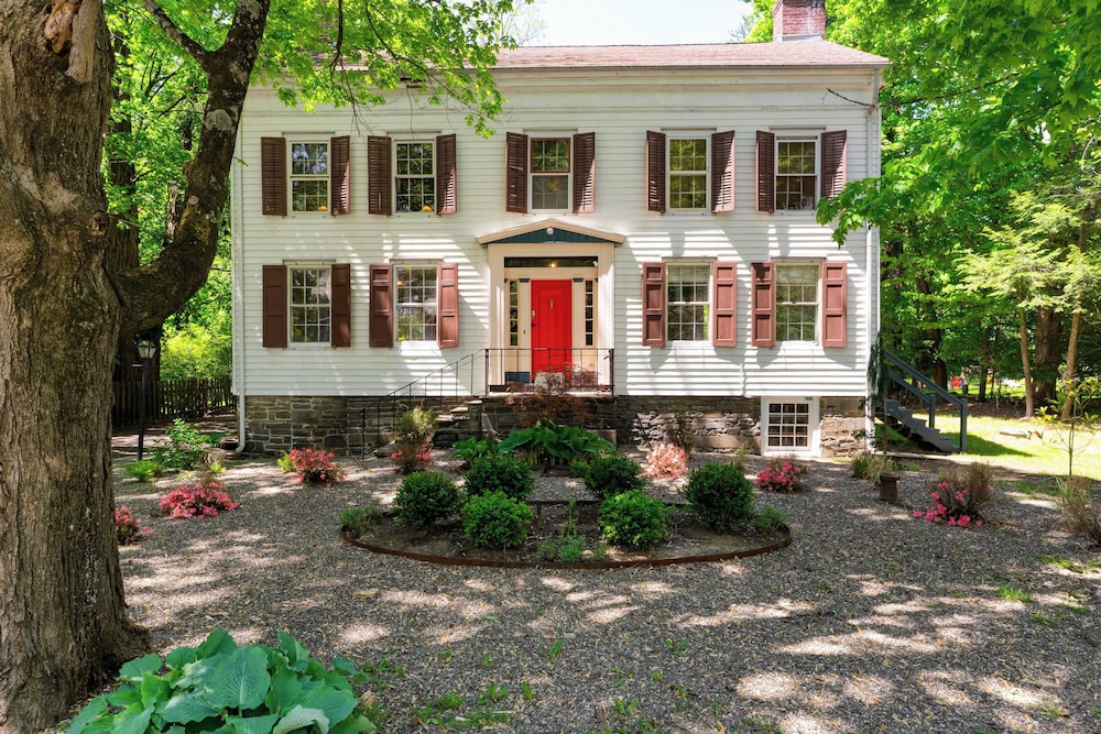 Relax in Style at Historic Modern on Main With Modern Amenities & Wooded Views pet-friendly hotel Stone Ridge