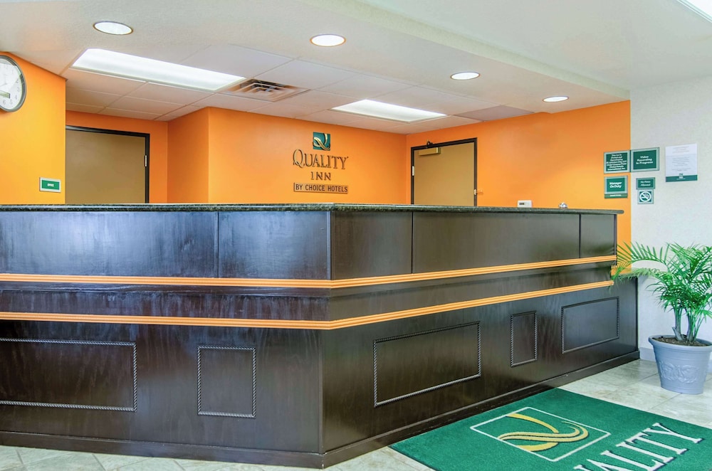 Quality Inn Junction City Near Fort Riley - photo 4