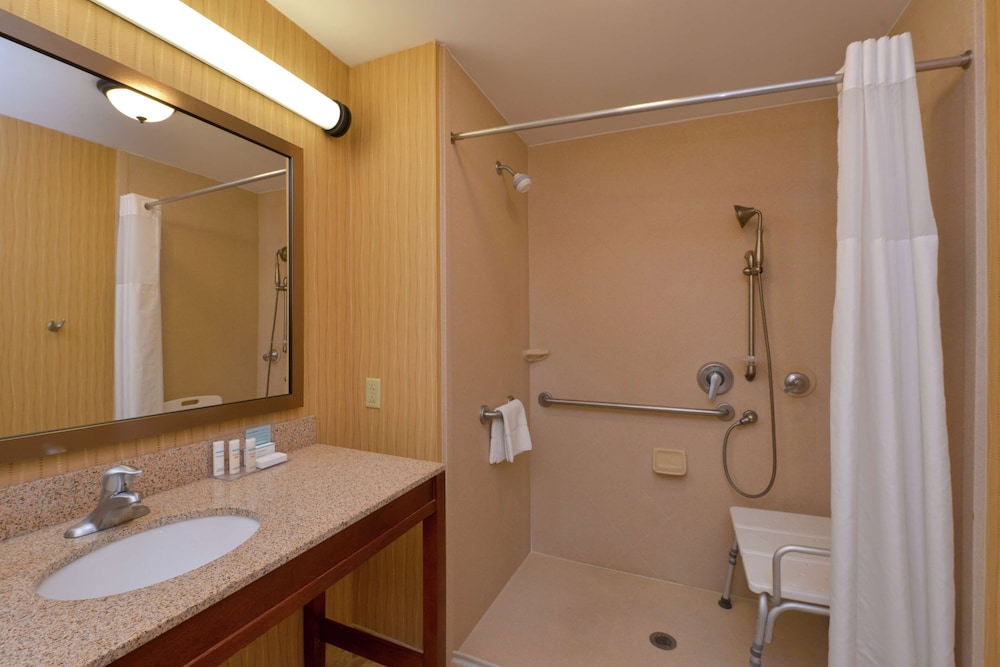 Hampton Inn Frederick - photo 27