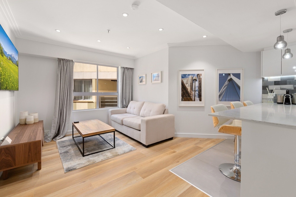 Bright & Spacious 1 Bed in Vibrant Sydney — 4-Star Luxury Hotel in Sydney, Australia