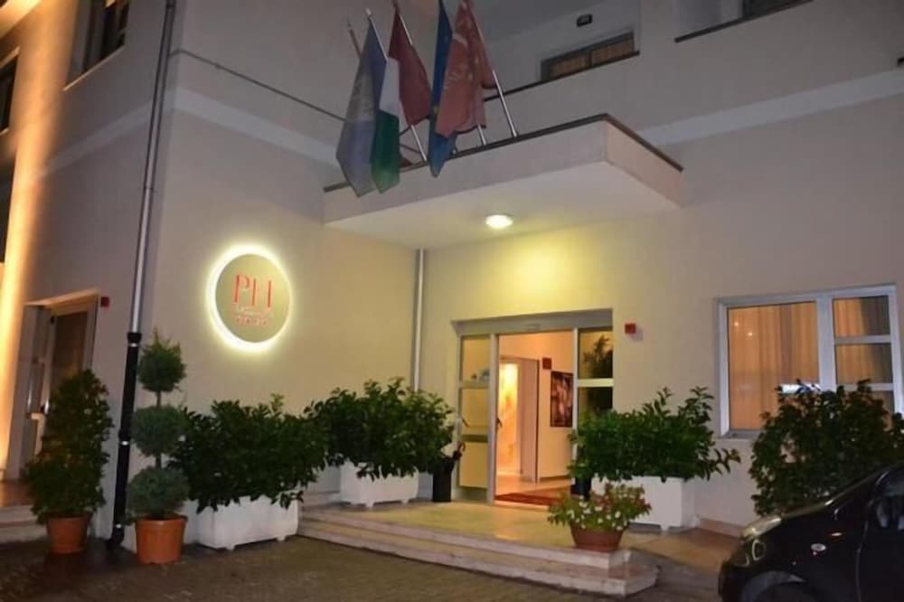 Palace Hotel — 4-Star Luxury Hotel in Gioia Tauro, Italy