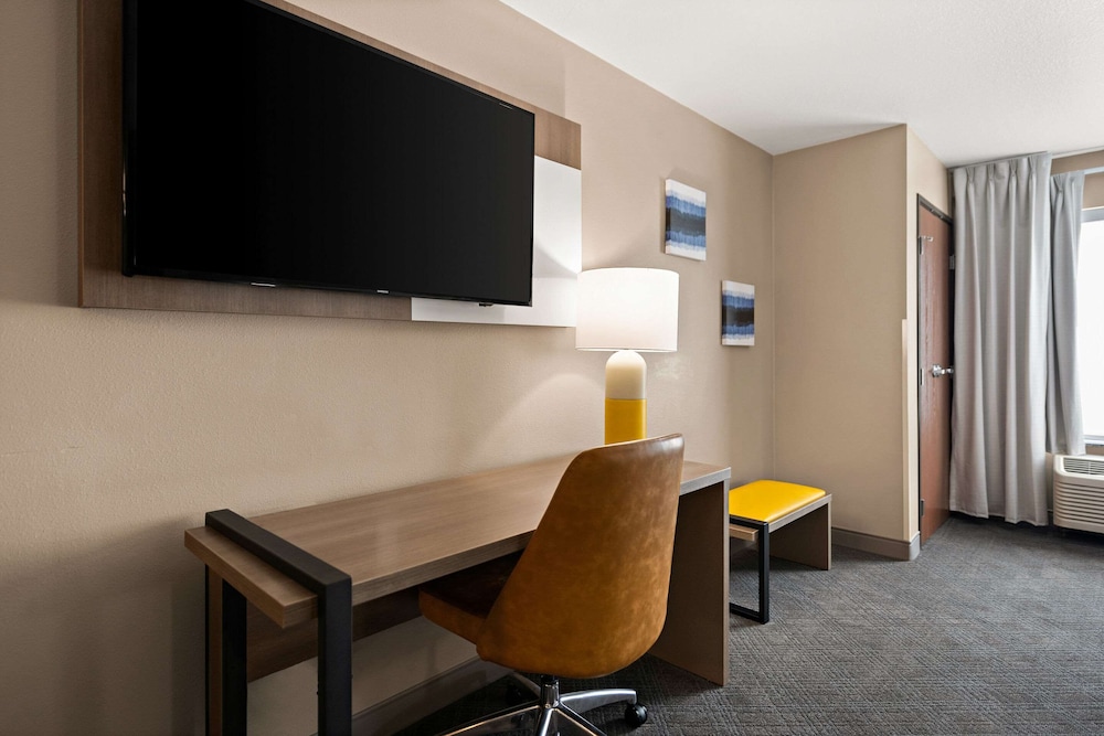 Comfort Suites Hudson I 94 - photo 11