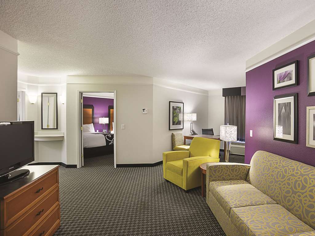 La Quinta Inn & Suites by Wyndham Phoenix Scottsdale - photo 26