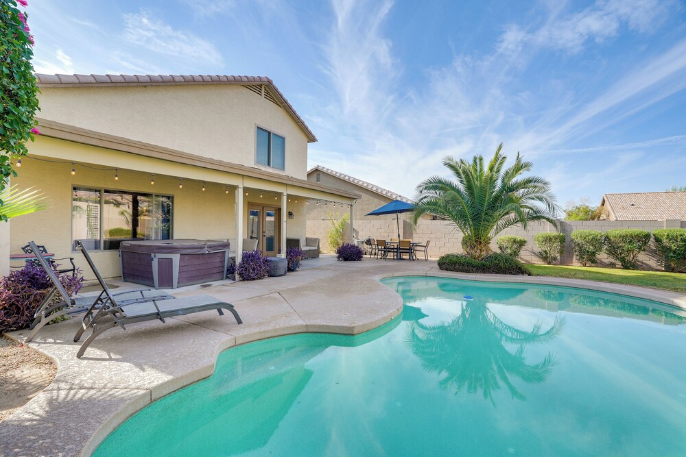 Pool And Hot Tub Spacious Phoenix Area Escape — hotel in Avondale