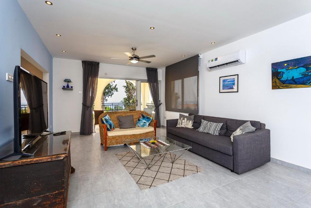 Coral Bay Sea Breeze Apartments 3 Bedroom Apartment — 4-Star Luxury Hotel in Pegeia, Cyprus
