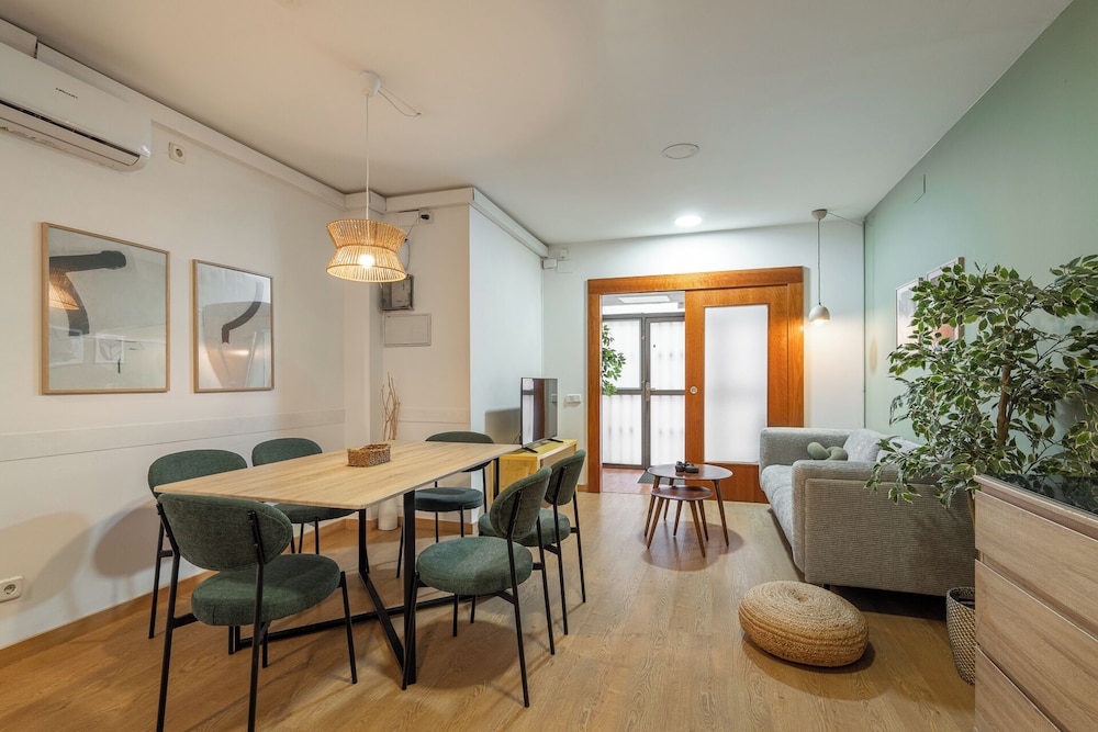 Stay U nique Apartments Passatge de Font — 4-Star Luxury Hotel in Barcelona, Spain