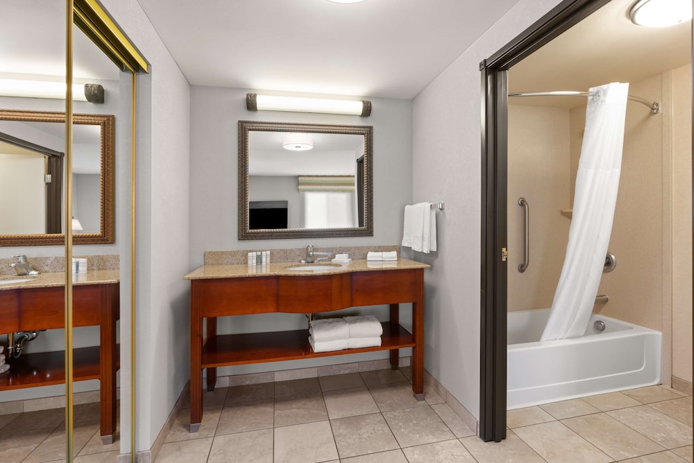 Hampton Inn & Suites Burlington - photo 21
