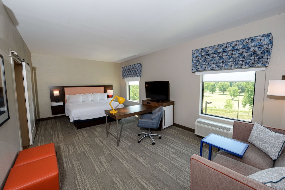 Hampton Inn & Suites Lenoir - photo 16