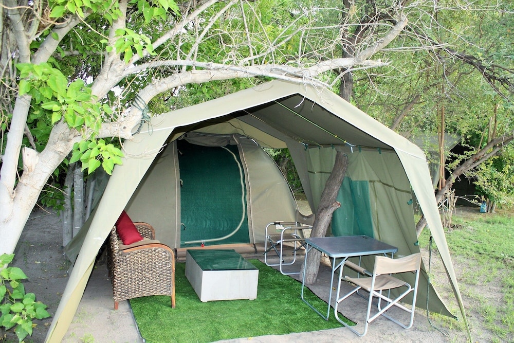 Hippo Island Okavango Delta — hotel in Maun