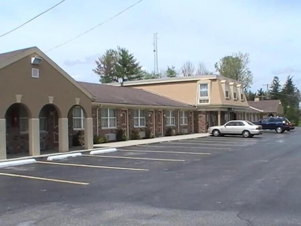 Hometown Inn Galion - photo 17