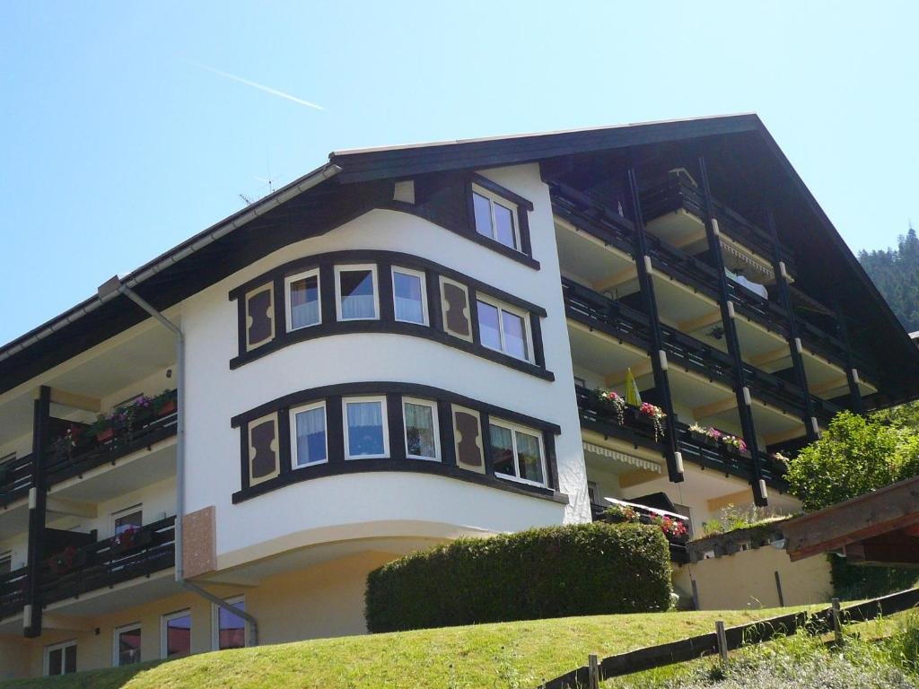 Denninger's Ferienhusle — 4-Star Luxury Hotel in Riezlern, Austria