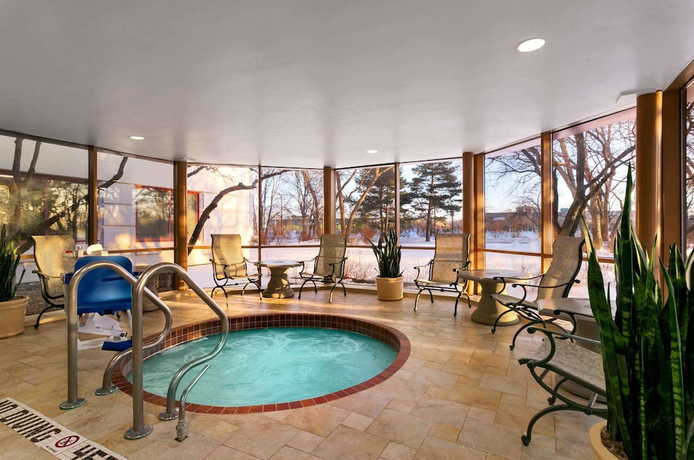 Embassy Suites by Hilton Chicago North Shore Deerfield - photo 39