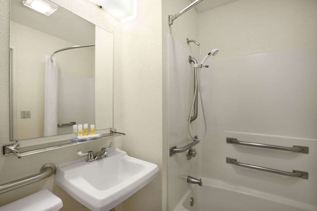 Days Inn by Wyndham Oglesby Starved Rock - photo 9