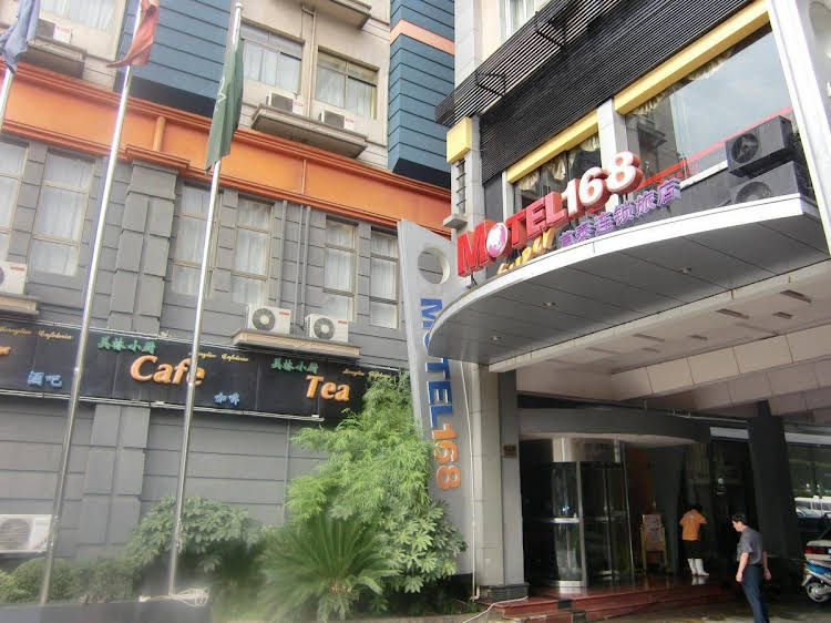 Motel 168 Liu Zhou Road Inn - carbon neutral hotel in Xuhui