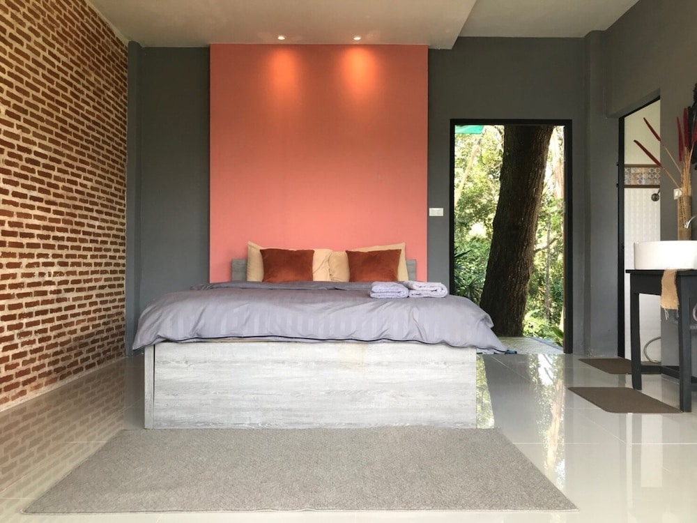 Mok Far Mont Ngo Resort — Mae Taeng