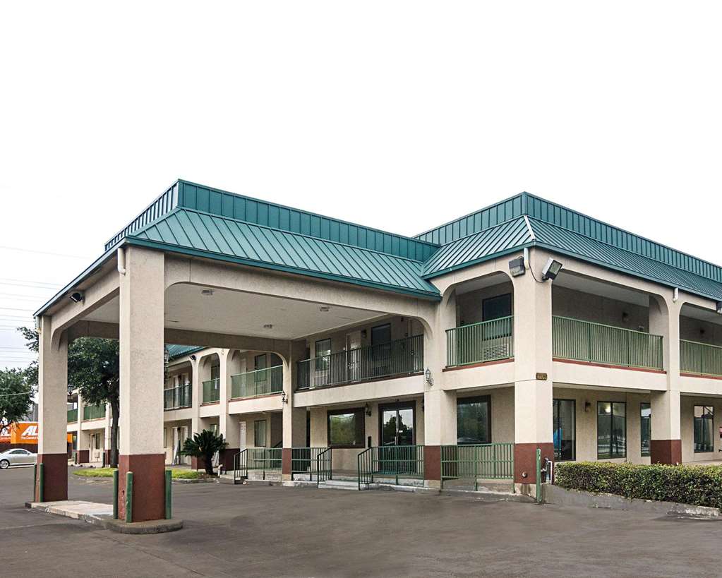 Rodeway Inn & Suites Highway 290 Northwest - photo 3