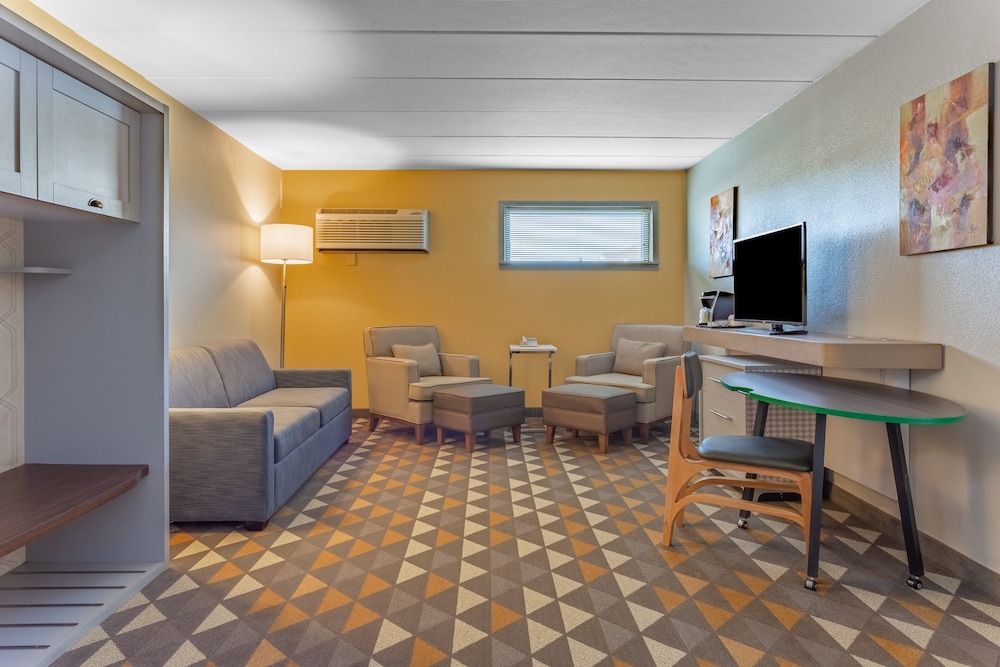 Holiday Inn Rockford by IHG - photo 11