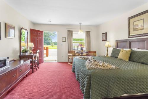 Blue Spruce Inn & Suites - photo 10