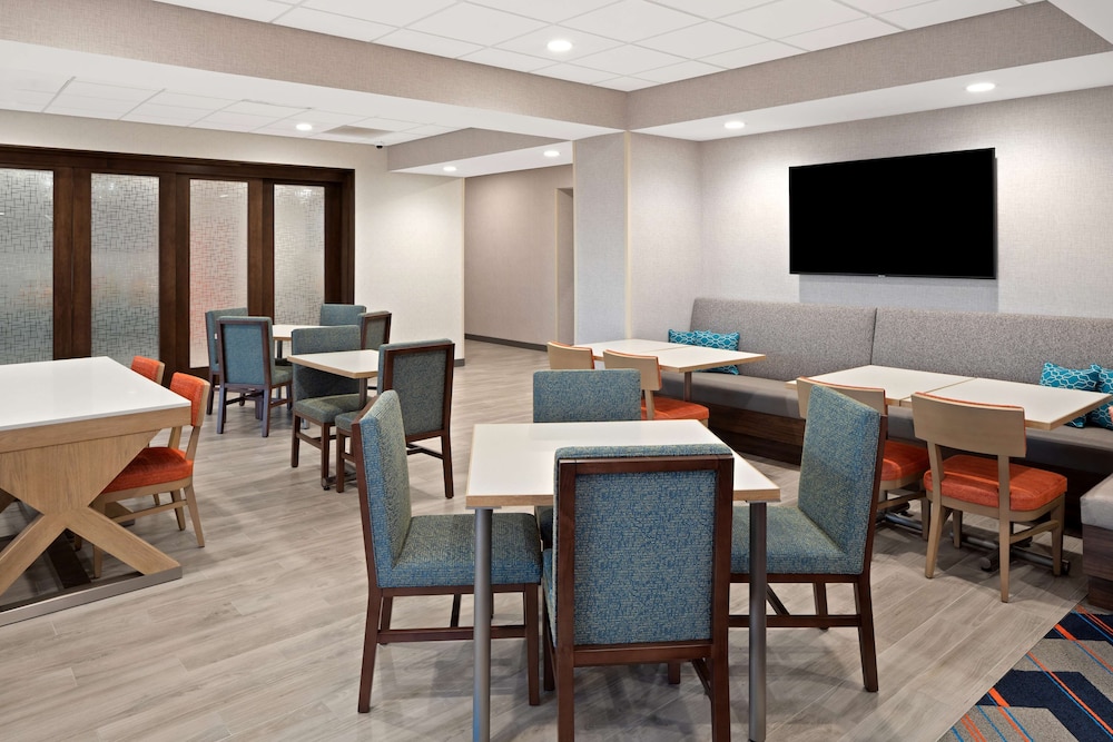 Hampton Inn Circleville - photo 37