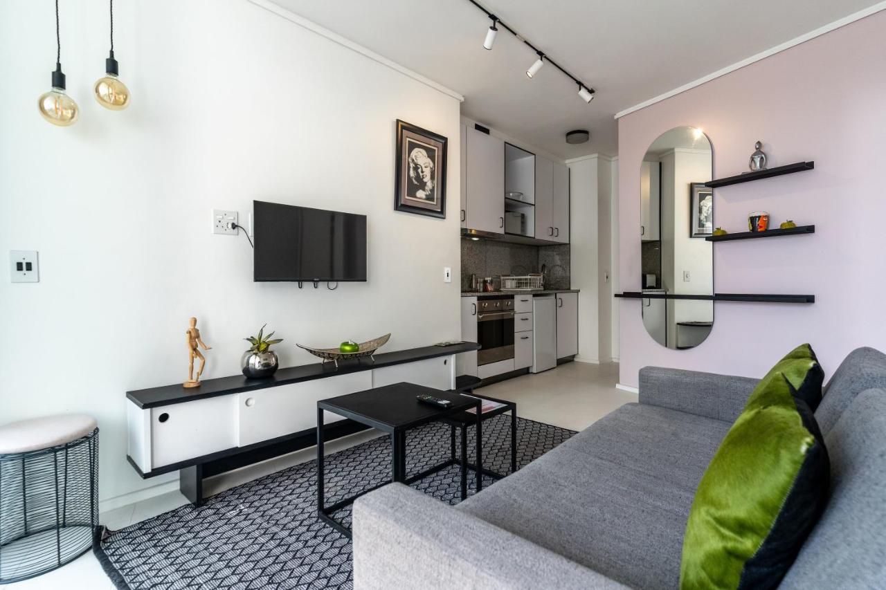 Flamingo 101 One Bedroom Sea Point Apartment with daily housekeeping
