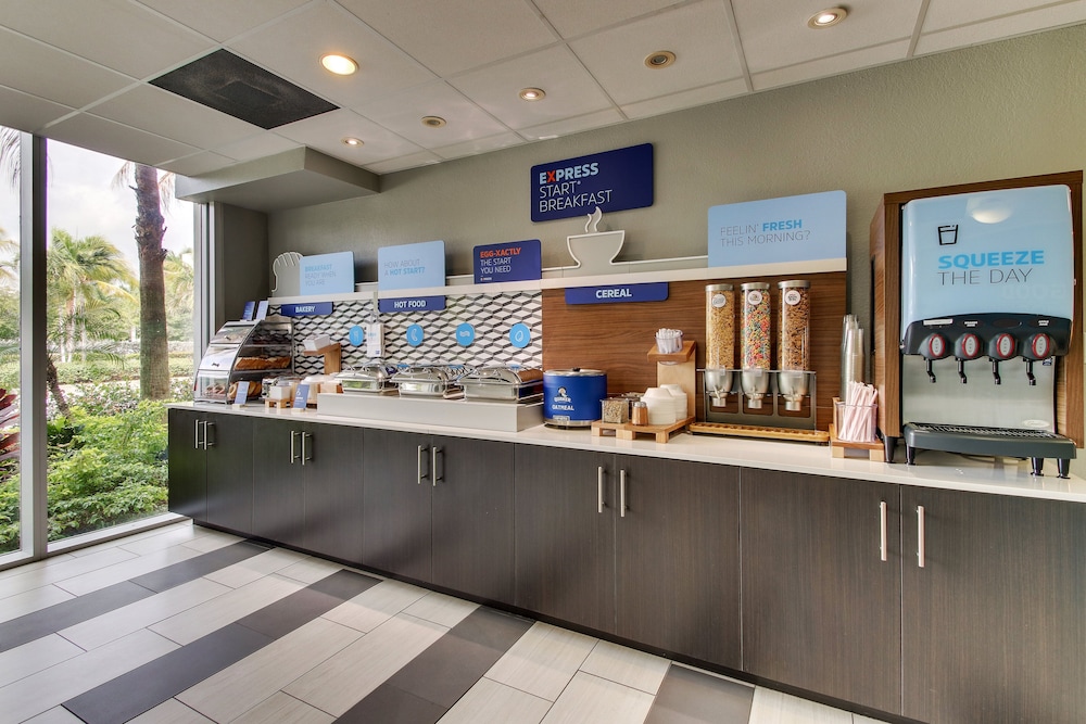 Holiday Inn Express & Suites West Palm Beach Metrocentre by IHG - photo 69