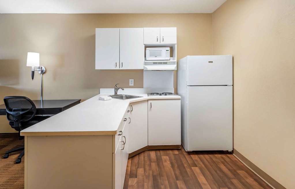 Extended Stay America Suites Chicago Woodfield Mall - photo 29