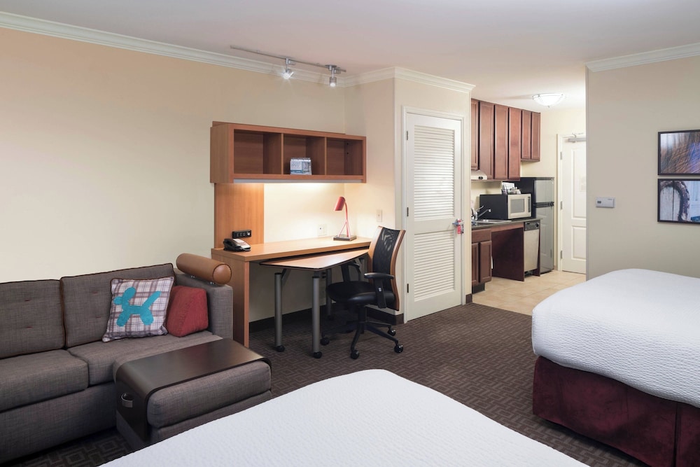 TownePlace Suites by Marriott San Antonio Airport - photo 10