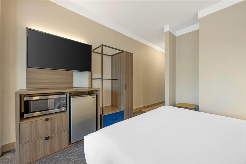 Comfort Suites Salem - photo 26
