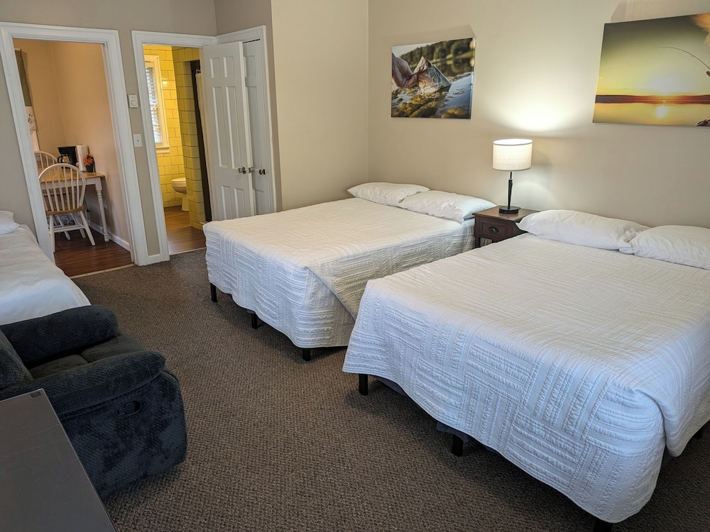 Early American Motel - photo 10