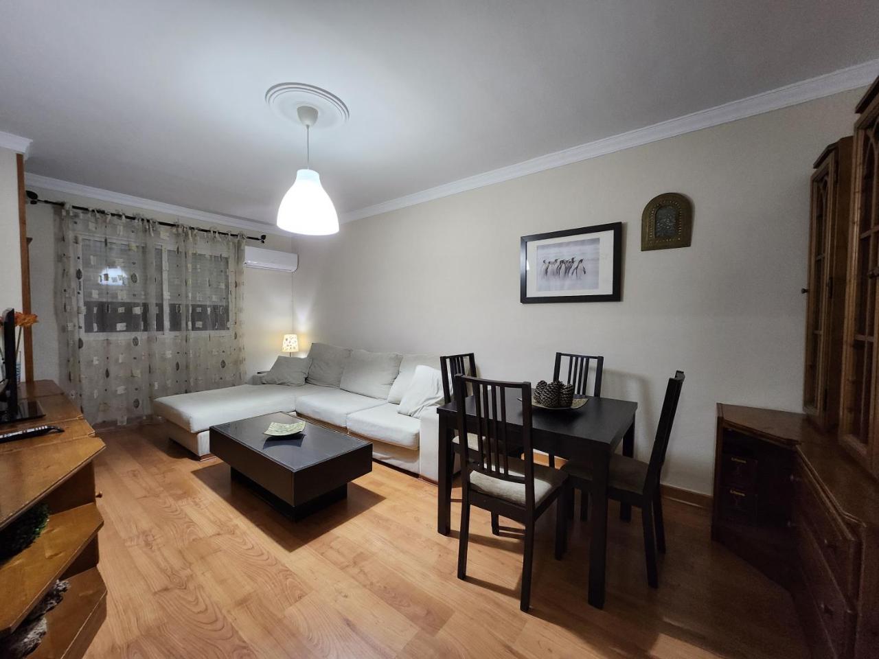 Piso Equipado a 15min de Sevilla — hotel in La Rinconada