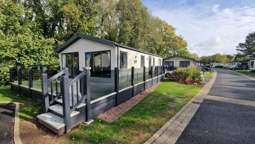 Luxury Lodge @ Hoburne Devon Bay — 4-Star Luxury Hotel in Paignton, United Kingdom