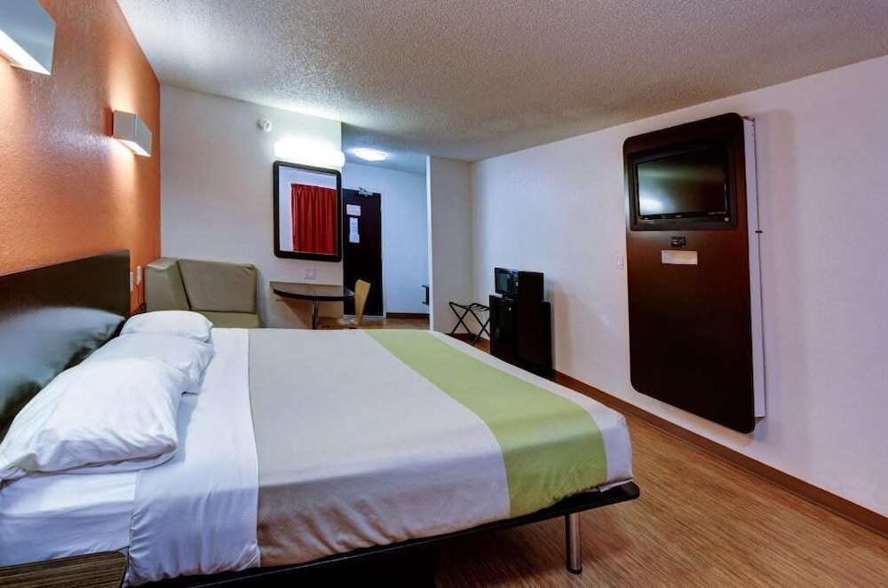 Executive Inn & Suites Hobby - photo 12