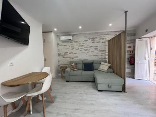 Blue Bay Beach Apartment Laura — 4-Star Luxury Hotel in Sesimbra, Portugal