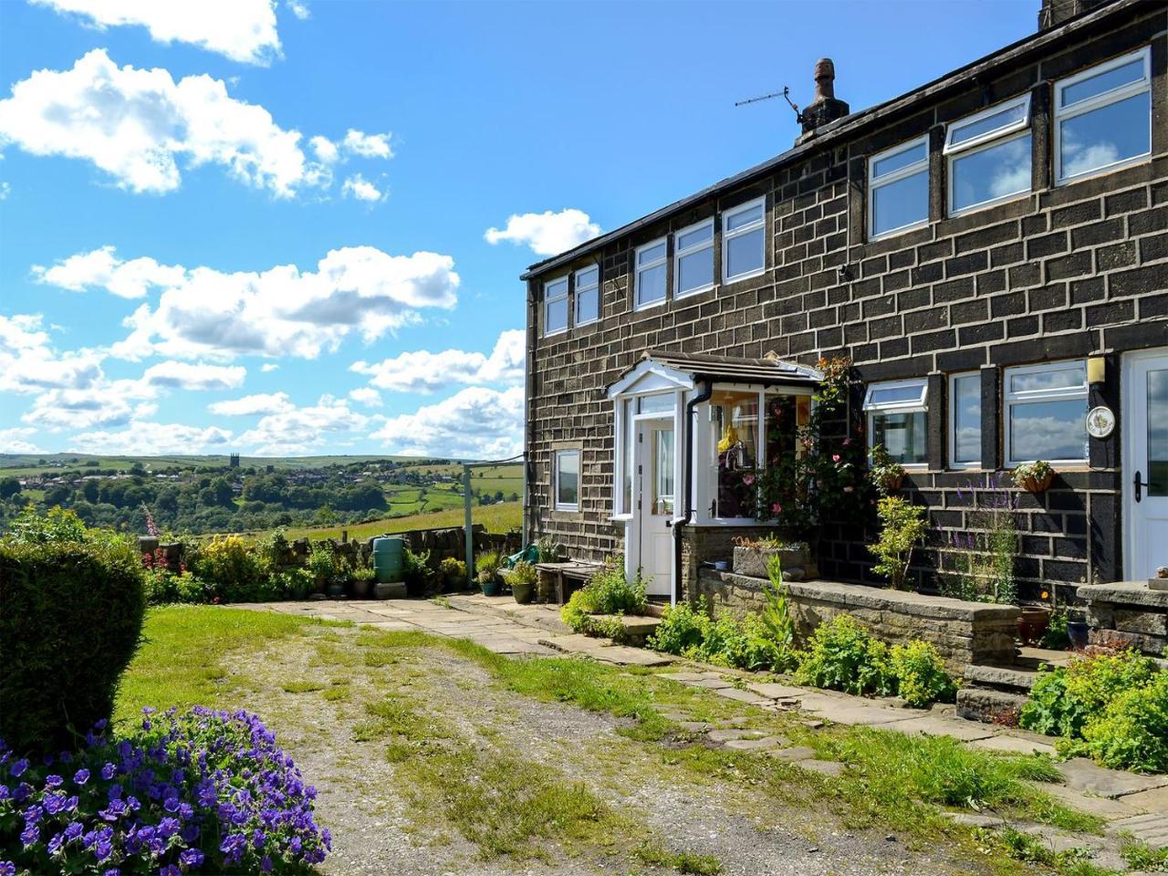 Club House — 4-Star Luxury Hotel in Hebden Bridge, United Kingdom