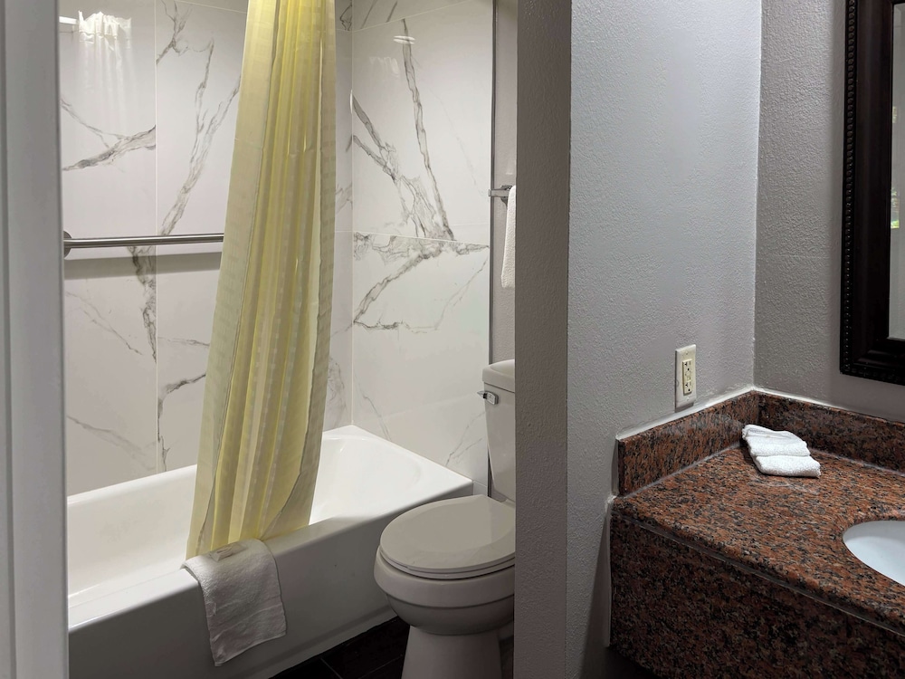 Studio 6 Tallahassee FL North Monroe - photo 29