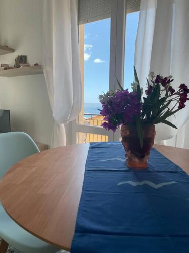 2 bedroom sunny sea view with balcony La Casa Di Christine — 4-Star Luxury Hotel in Monterosso Al Mare, Italy