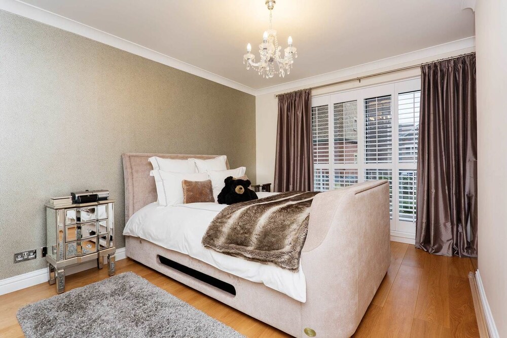 Veeve Riverside Pad — 4-Star Luxury Hotel in London, United Kingdom