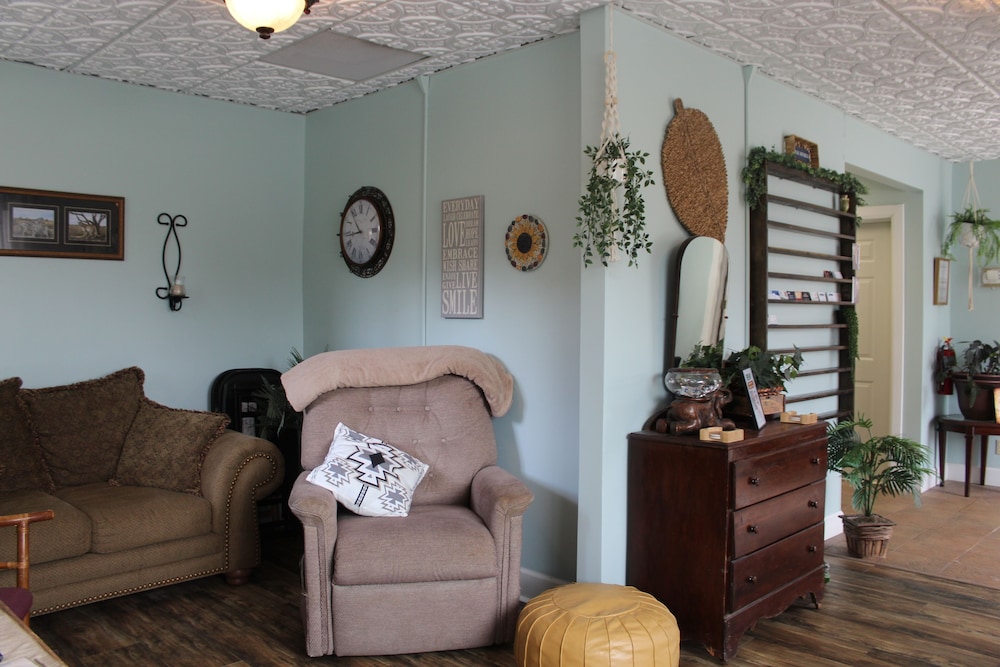 Monroe Street Suites - carbon neutral hotel in Pittsfield