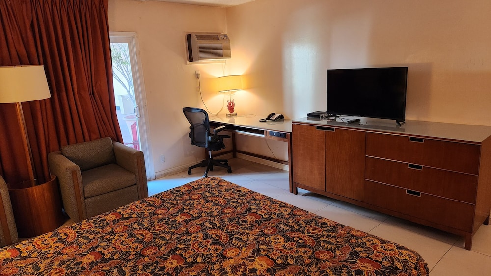 Royal Century Hotel - photo 11