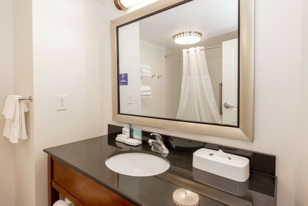 Hampton Inn & Suites Raleigh Cary Lenovo Center - photo 26