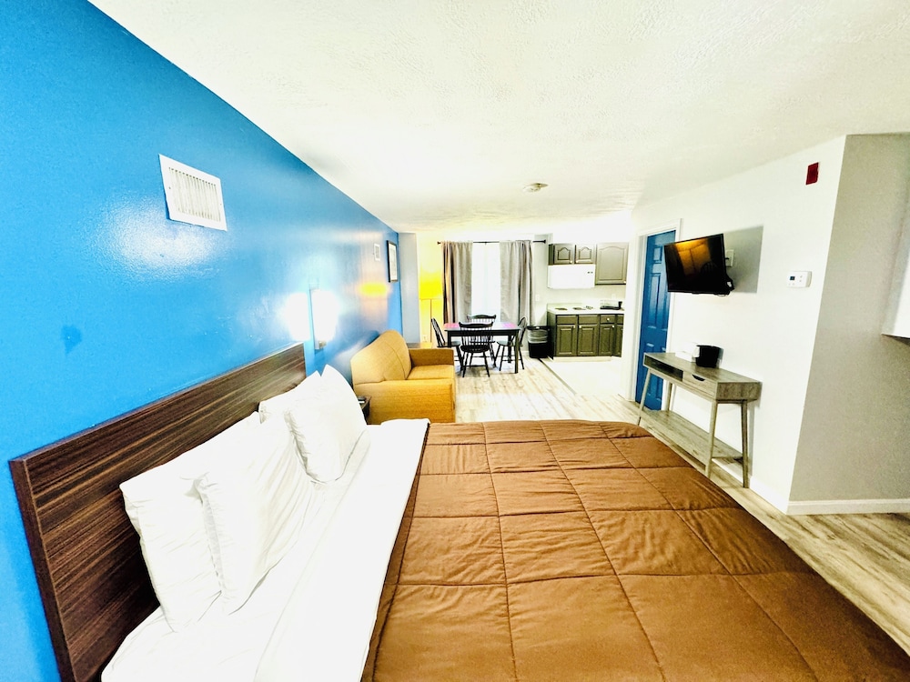 Blue Spruce Motel & Townhouses - photo 12