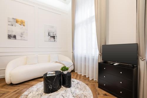 Lázár 16 Budapest Royal Opera Suite Best Location by BQA — 4-Star Luxury Hotel in Budapest, Hungary
